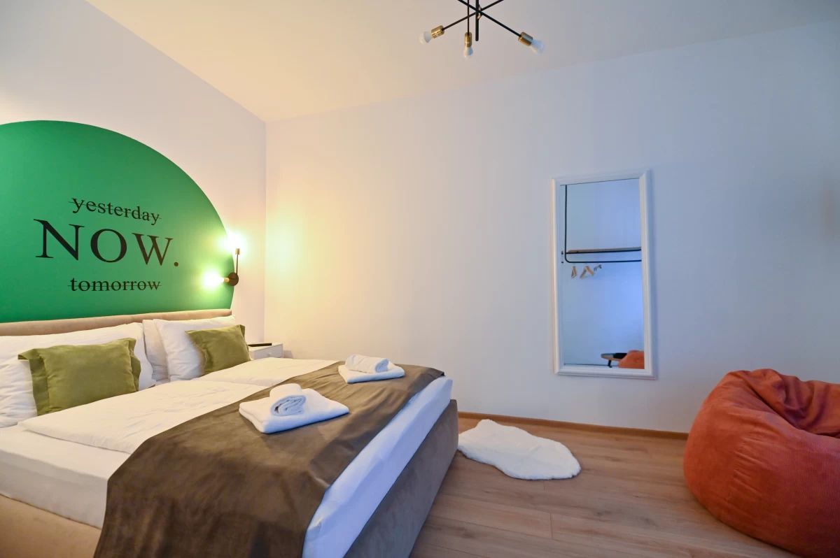 https://www.travlocals.com/uploads/0010/10117/2025/04/16/camera-3-10.webp