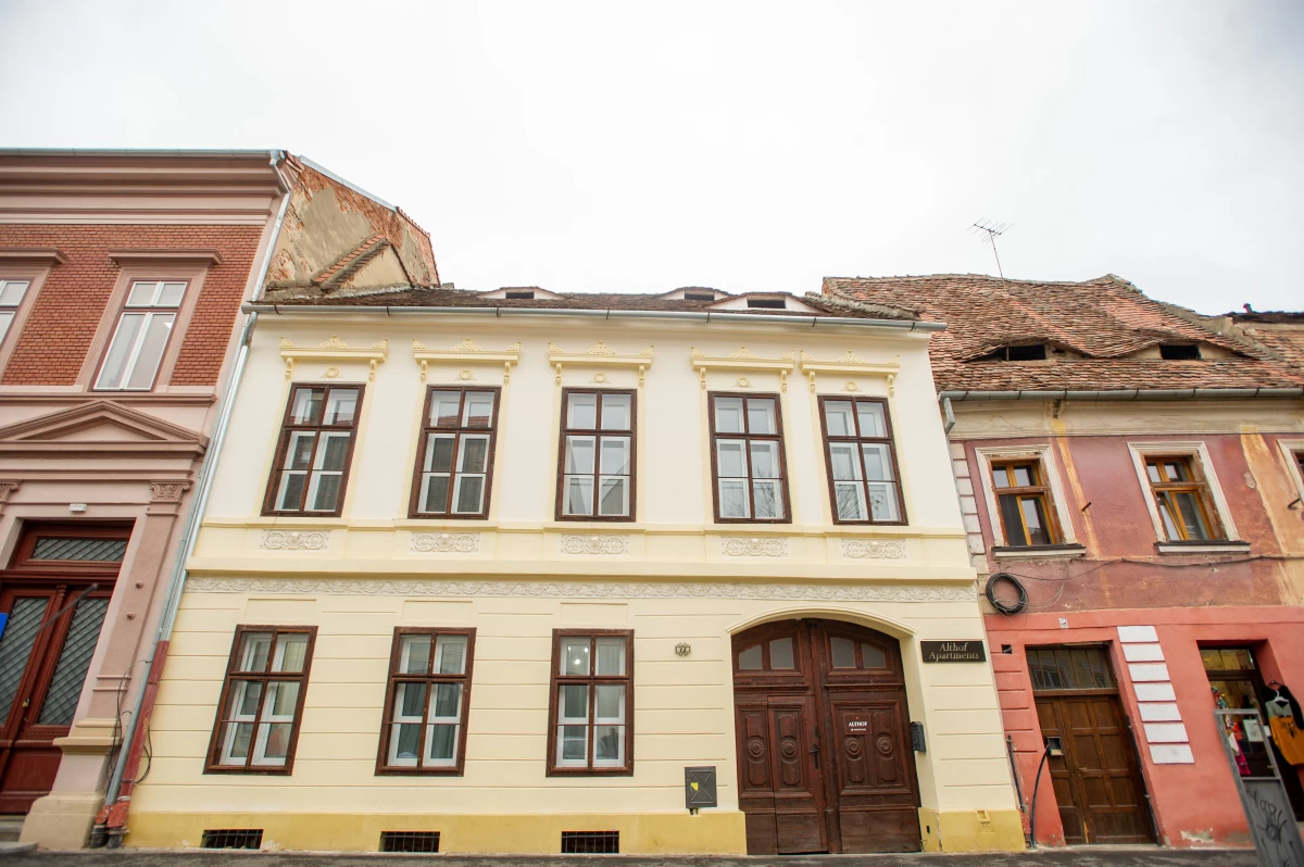 https://www.travlocals.com/uploads/0010/10117/2025/04/16/exterior-2.webp