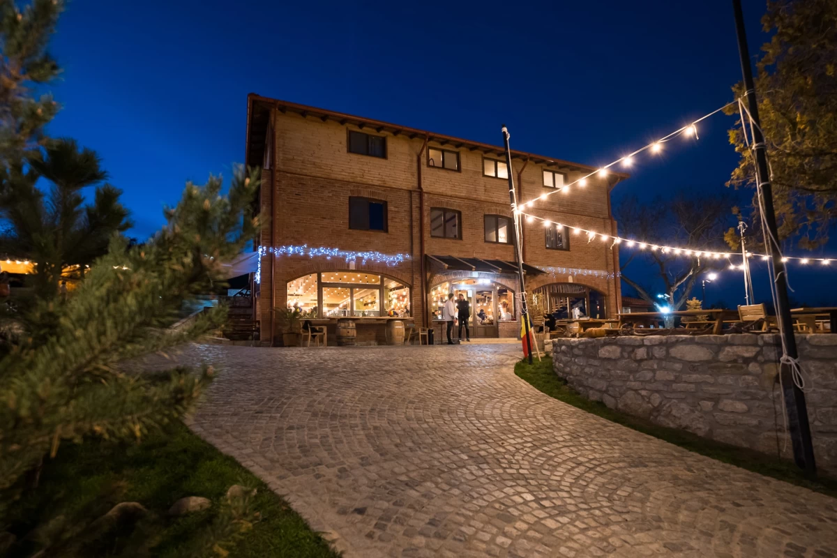 https://www.travlocals.com/uploads/0010/10125/2025/04/14/470138635-1168232948167727-1386923694738424932-n.webp