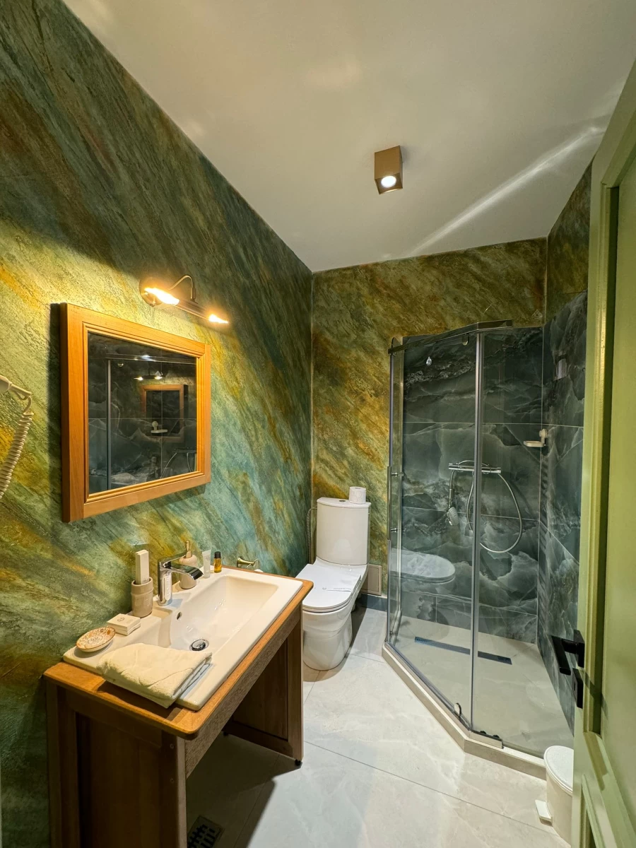 https://www.travlocals.com/uploads/0010/10125/2025/04/14/481084102-1010183601161913-8767330357597377017-n.webp