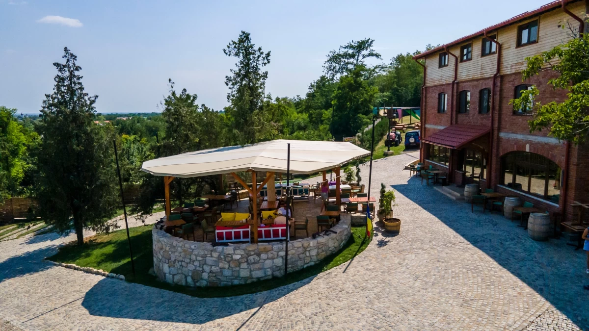 https://www.travlocals.com/uploads/0010/10125/2025/04/14/481223135-1010281834485423-5765966048595716494-n.webp
