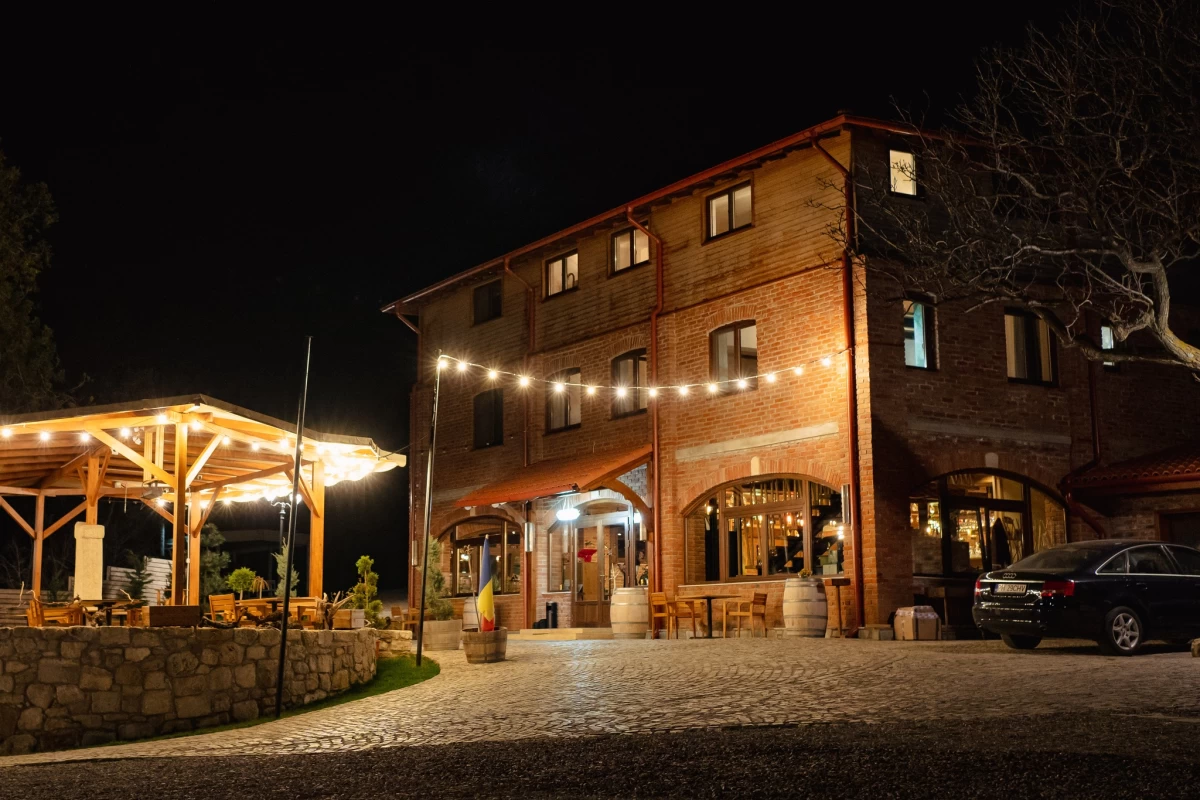 https://www.travlocals.com/uploads/0010/10125/2025/04/14/481260136-1009859094527697-8627279518661299179-n.webp