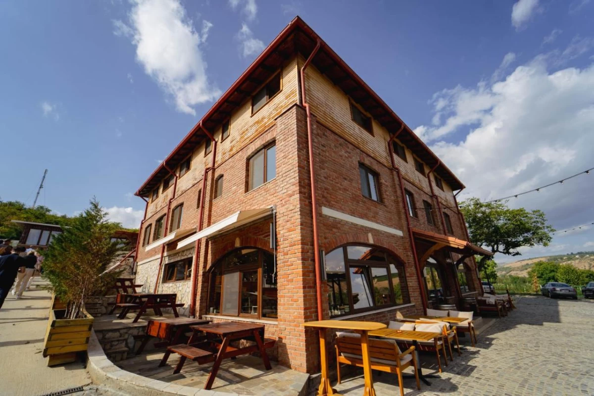 https://www.travlocals.com/uploads/0010/10125/2025/04/14/598083351.webp