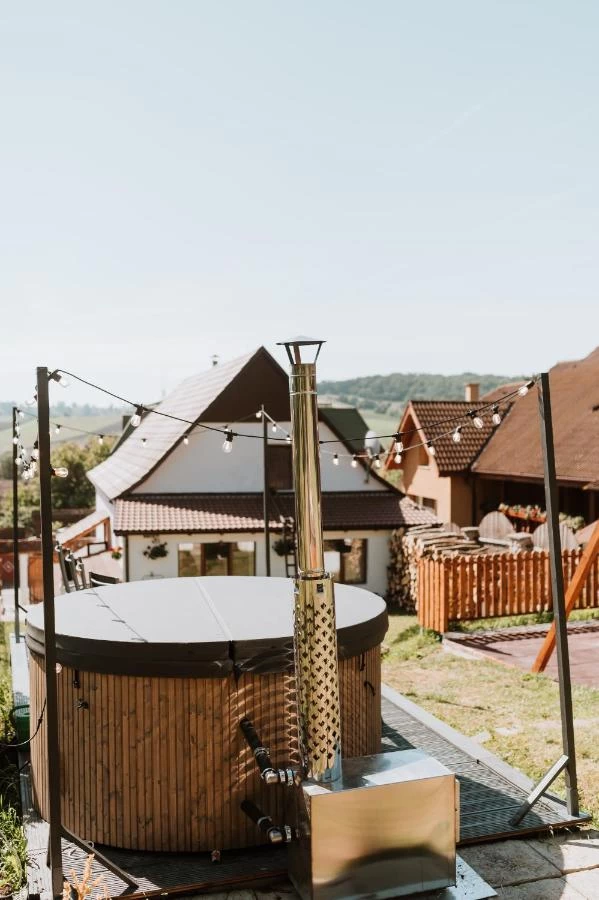 https://www.travlocals.com/uploads/0010/10129/2025/04/16/656841974.webp