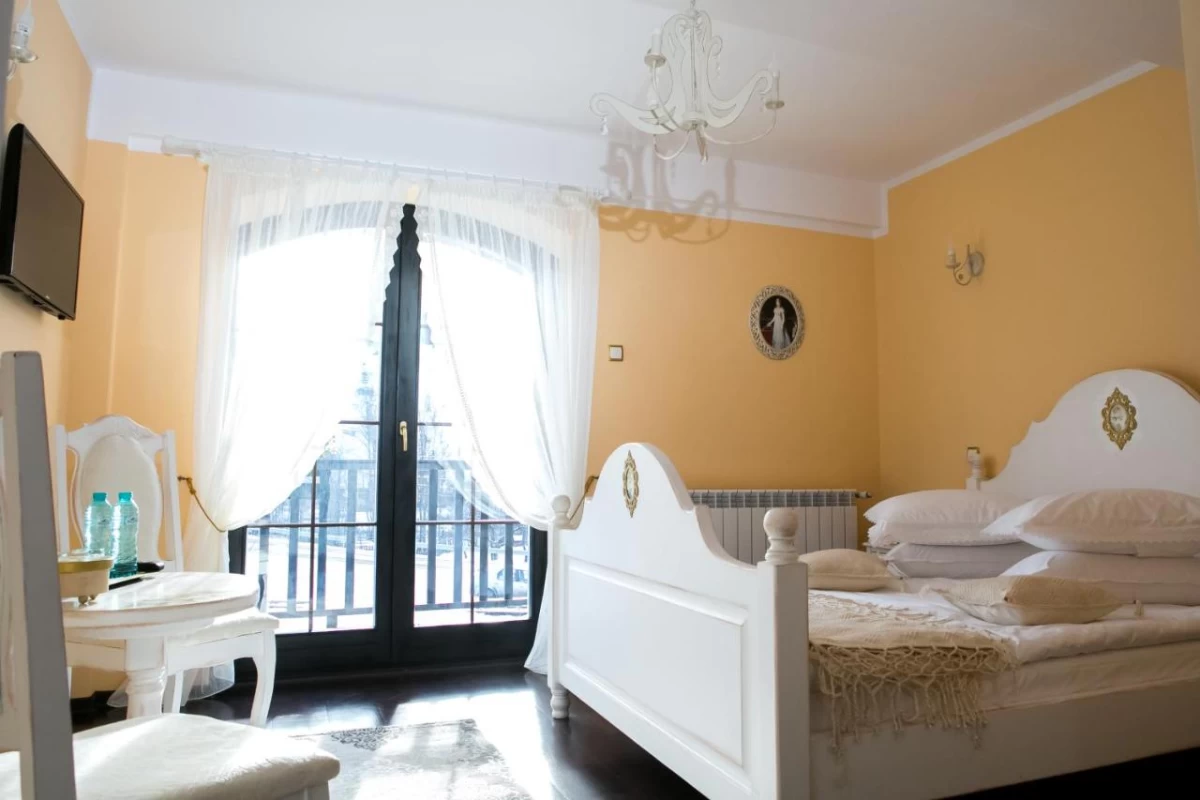 https://www.travlocals.com/uploads/0010/10130/2025/05/19/85640129.webp