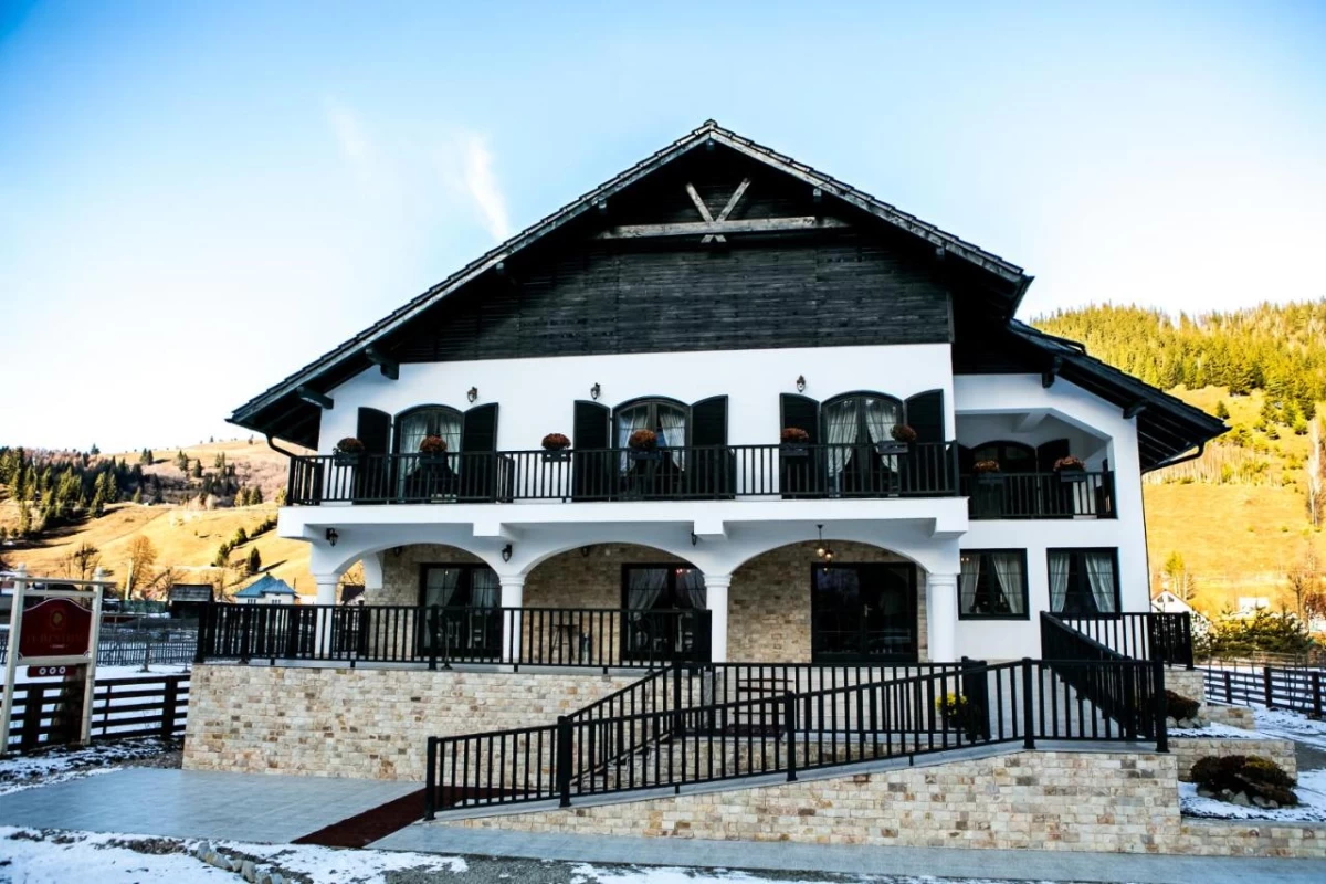 https://www.travlocals.com/uploads/0010/10130/2025/05/19/85640213.webp