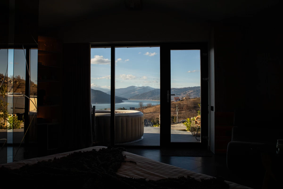 https://www.travlocals.com/uploads/0010/10132/2025/04/17/img-4976.webp