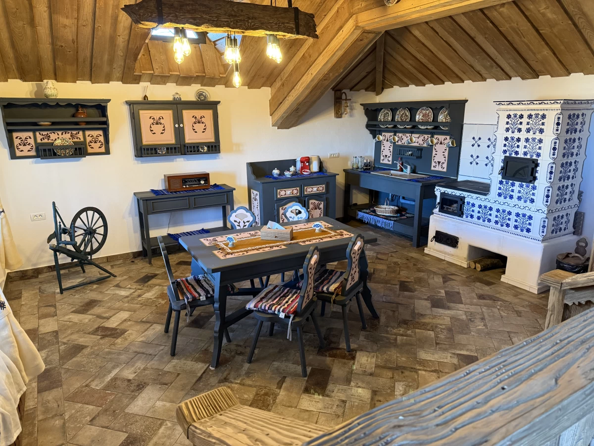 https://www.travlocals.com/uploads/0010/10143/2025/04/26/img-8761.webp