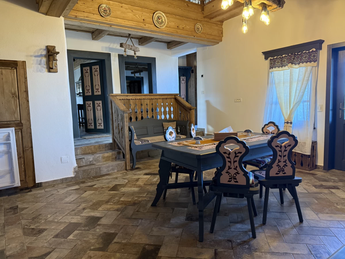 https://www.travlocals.com/uploads/0010/10143/2025/04/26/img-8765.webp