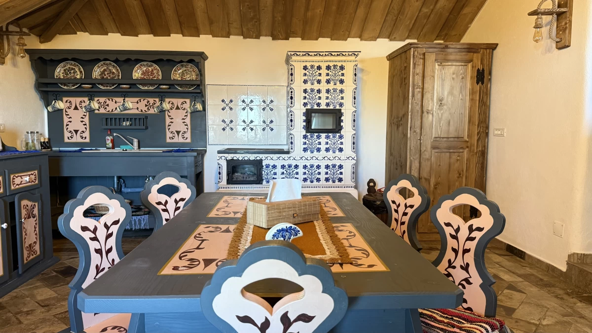 https://www.travlocals.com/uploads/0010/10143/2025/04/26/img-8774.webp