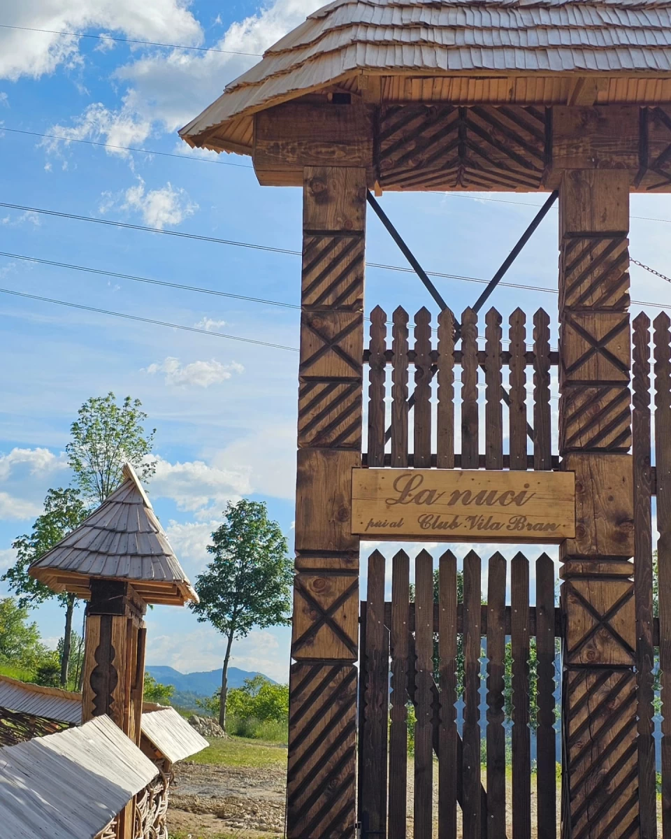 https://www.travlocals.com/uploads/0010/10143/2025/04/26/whatsapp-image-2024-07-08-at-152752-1.webp