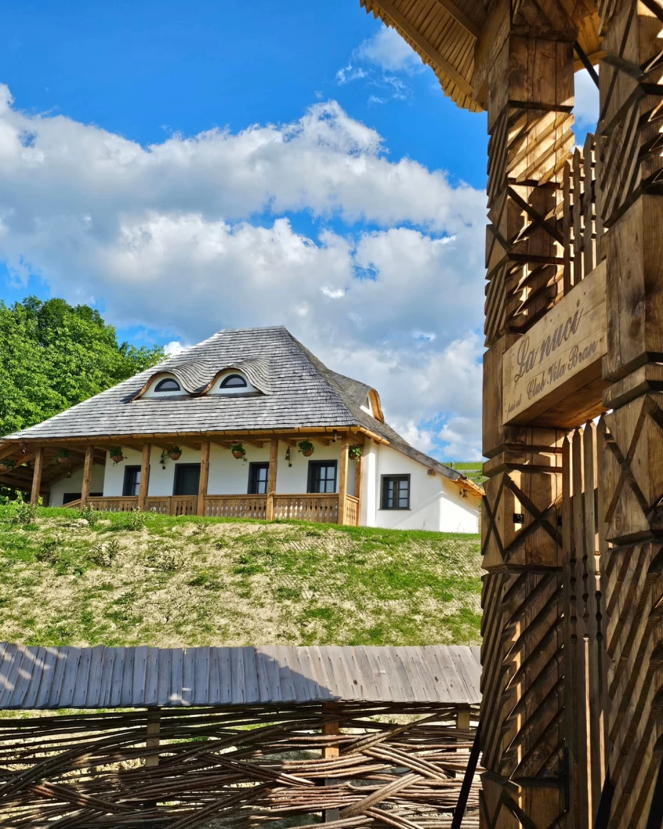https://www.travlocals.com/uploads/0010/10143/2025/04/26/whatsapp-image-2024-07-08-at-152753.webp