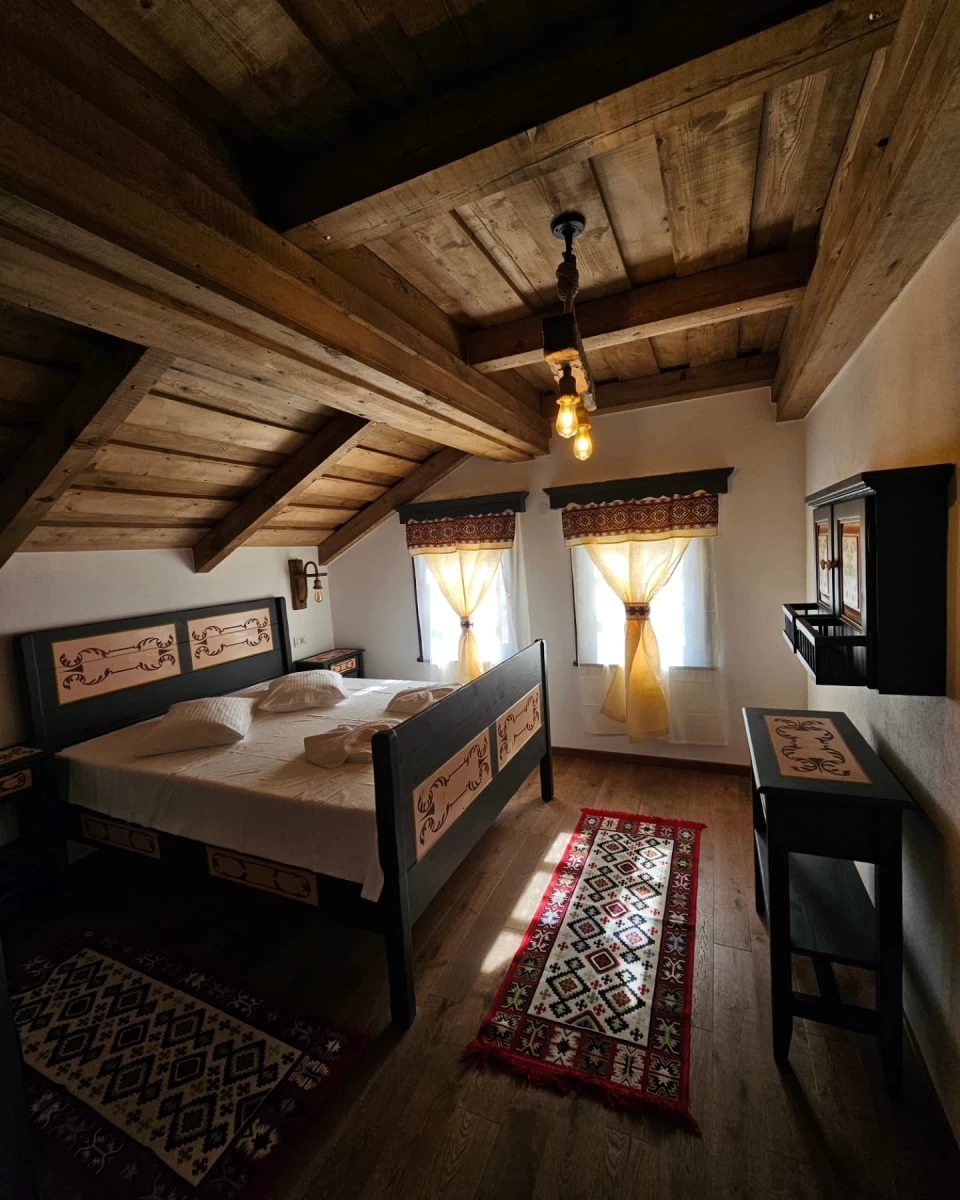 https://www.travlocals.com/uploads/0010/10143/2025/04/26/whatsapp-image-2024-07-08-at-152754-1.webp