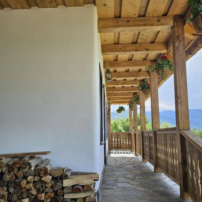 https://www.travlocals.com/uploads/0010/10143/2025/05/02/579201436.webp