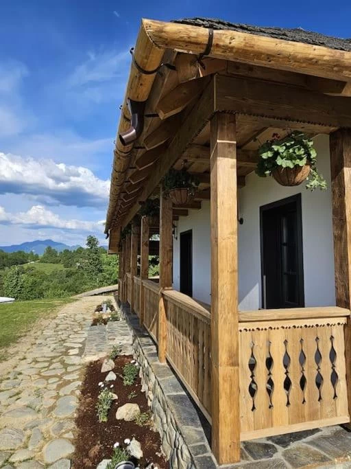 https://www.travlocals.com/uploads/0010/10143/2025/05/02/579201472.webp