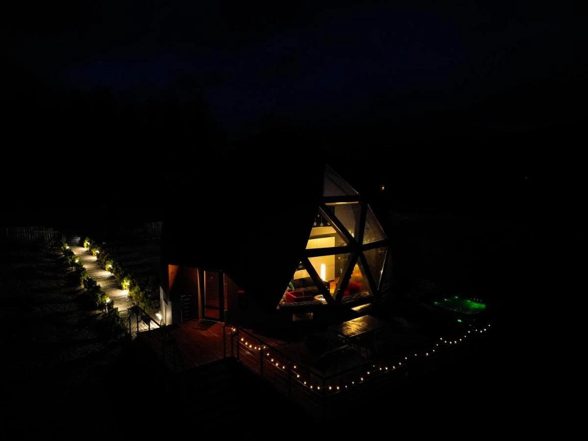 https://www.travlocals.com/uploads/0010/10145/2025/04/24/671588953.webp