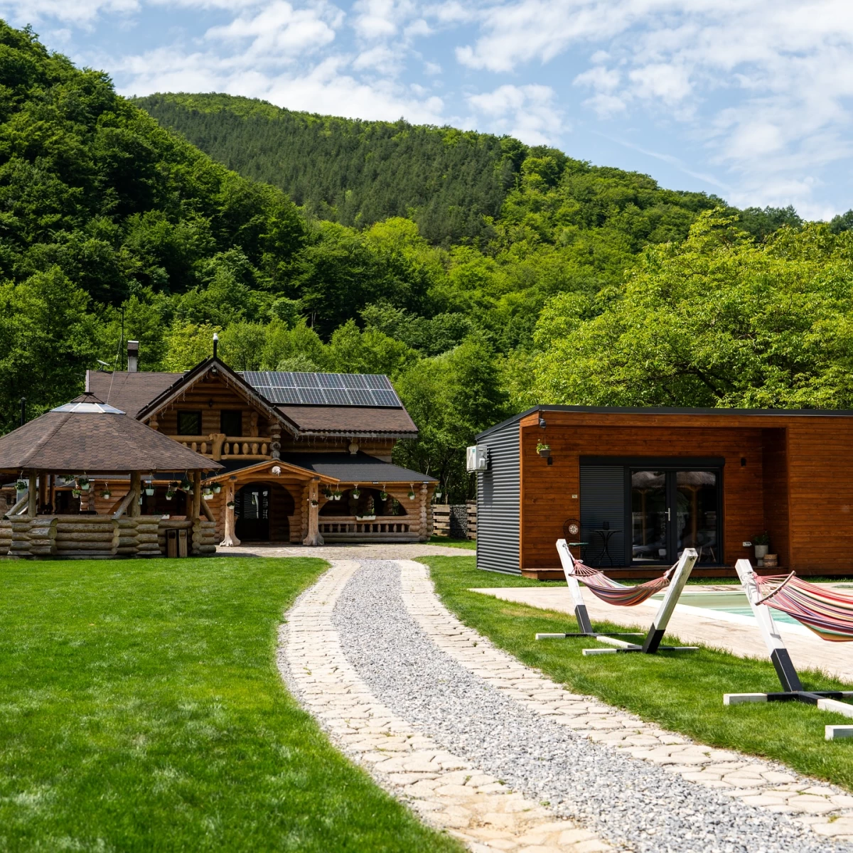 https://www.travlocals.com/uploads/0010/10146/2025/04/24/467582468-17935474241949028-2902327074657417041-n.webp
