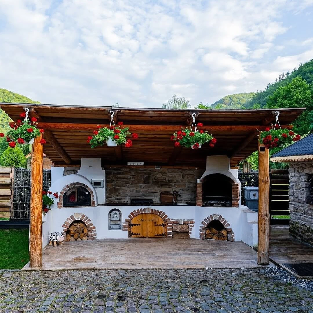 https://www.travlocals.com/uploads/0010/10146/2025/04/24/472444961-17941468487949028-8176210130786659779-n.webp