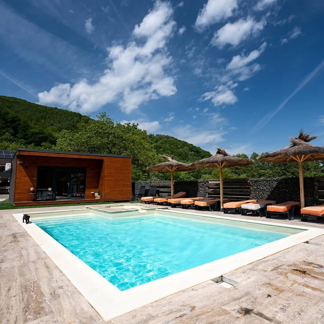 https://www.travlocals.com/uploads/0010/10146/2025/04/24/472705142-17941468505949028-1689987430369293979-n.webp