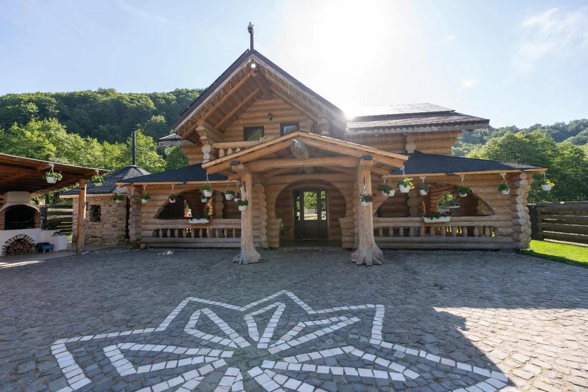 https://www.travlocals.com/uploads/0010/10146/2025/04/24/475904018-17944455881949028-4270409170635685651-n.webp