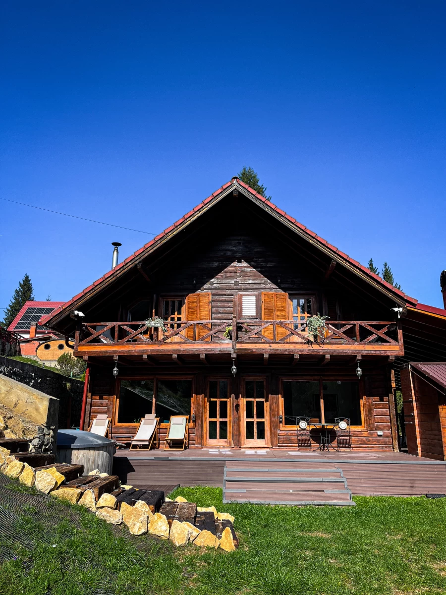 https://www.travlocals.com/uploads/0010/10147/2025/05/03/image00038.webp