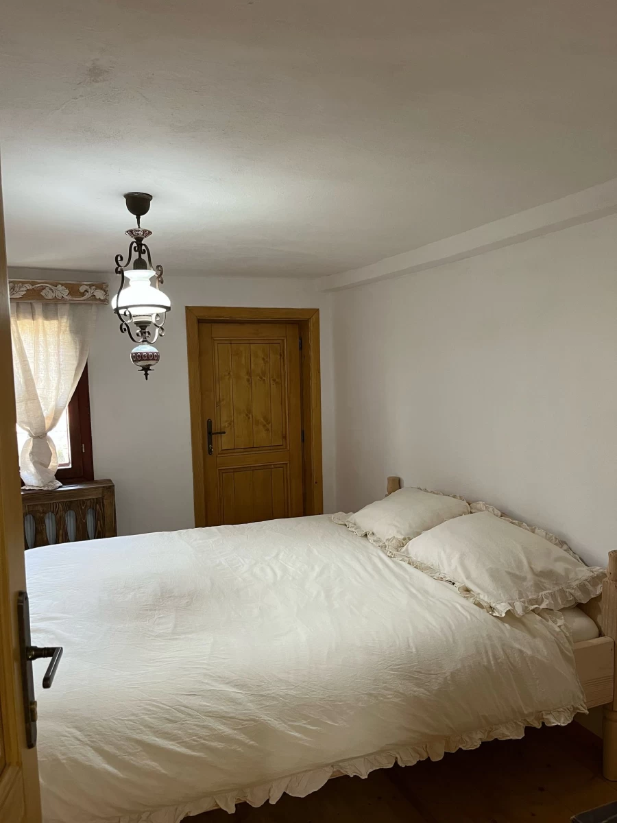 https://www.travlocals.com/uploads/0010/10149/2025/04/24/a9add516-21d6-42c3-8c5c-c2163d7ae62a.webp