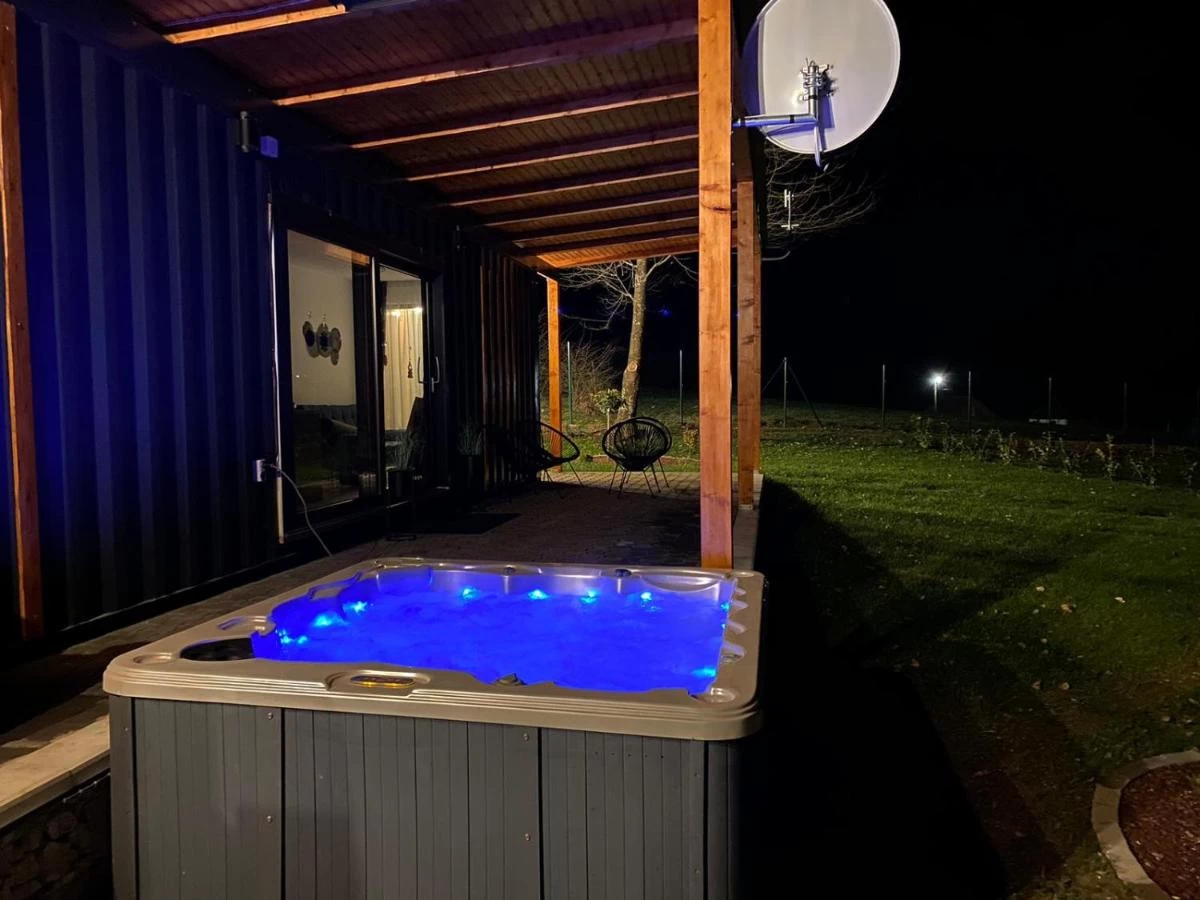 https://www.travlocals.com/uploads/0010/10152/2025/04/24/449547904.webp