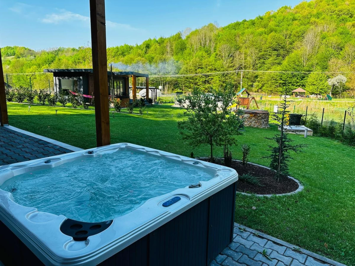 https://www.travlocals.com/uploads/0010/10152/2025/04/24/474932267-122109302048753559-8669952242528110311-n.webp