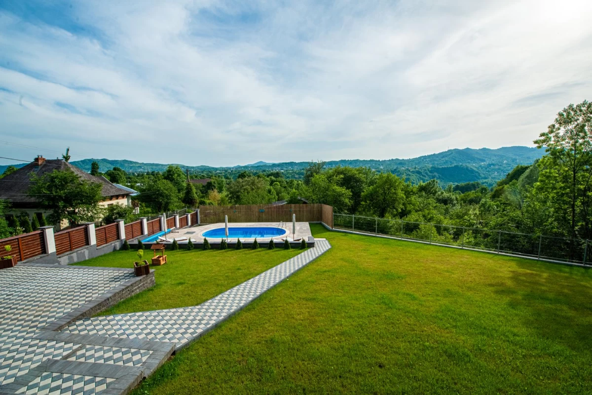 https://www.travlocals.com/uploads/0010/10161/2025/04/30/whatsapp-image-2025-04-29-at-135835-3.webp