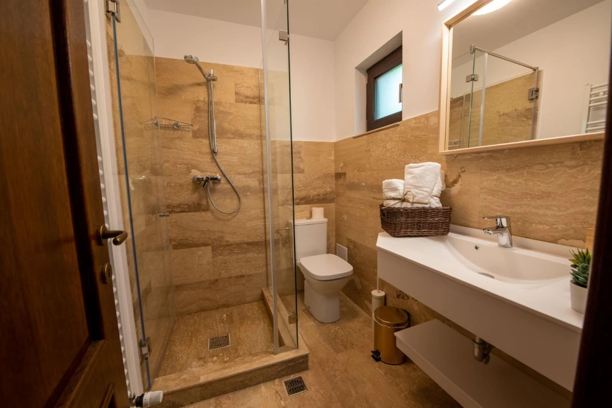 https://www.travlocals.com/uploads/0010/10161/2025/04/30/whatsapp-image-2025-04-29-at-135836-3.webp