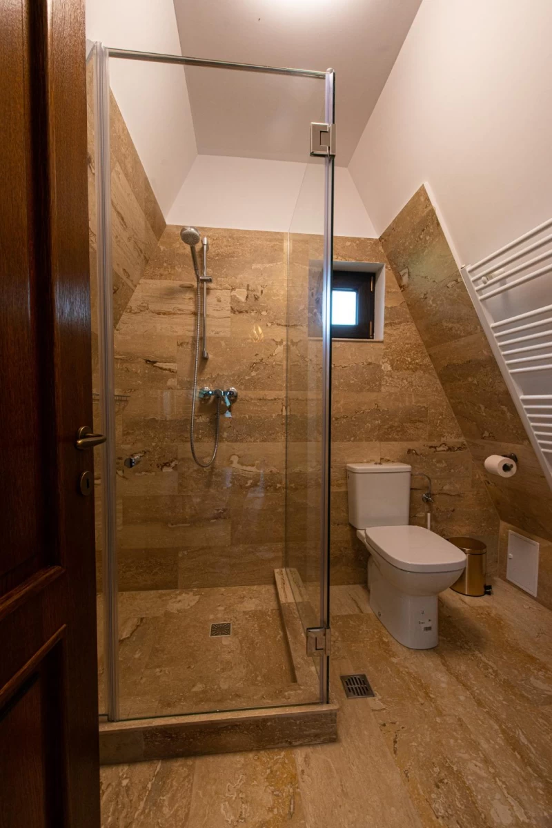 https://www.travlocals.com/uploads/0010/10161/2025/04/30/whatsapp-image-2025-04-29-at-135836-9.webp