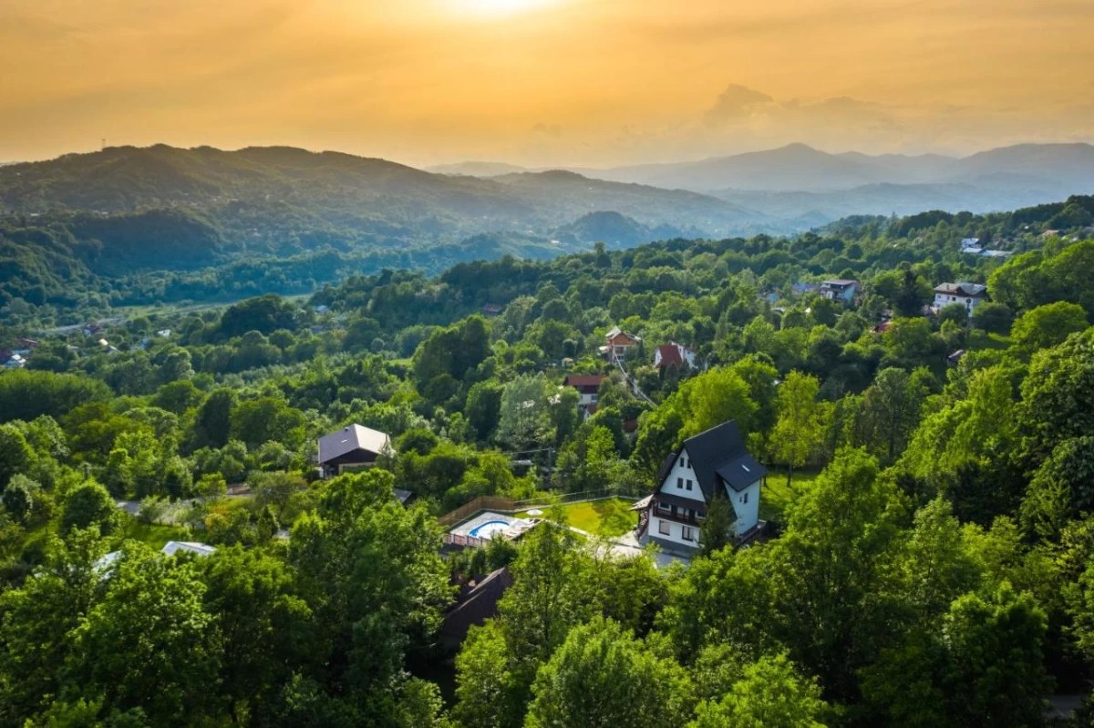 https://www.travlocals.com/uploads/0010/10161/2025/05/02/257626355.webp