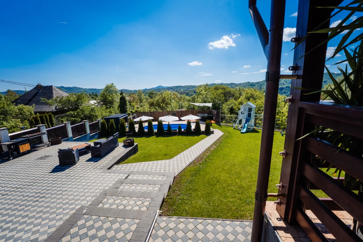https://www.travlocals.com/uploads/0010/10161/2025/06/04/28povestea-noastra-fotograf-vlad-pahontu-dsc08501-hdr.webp
