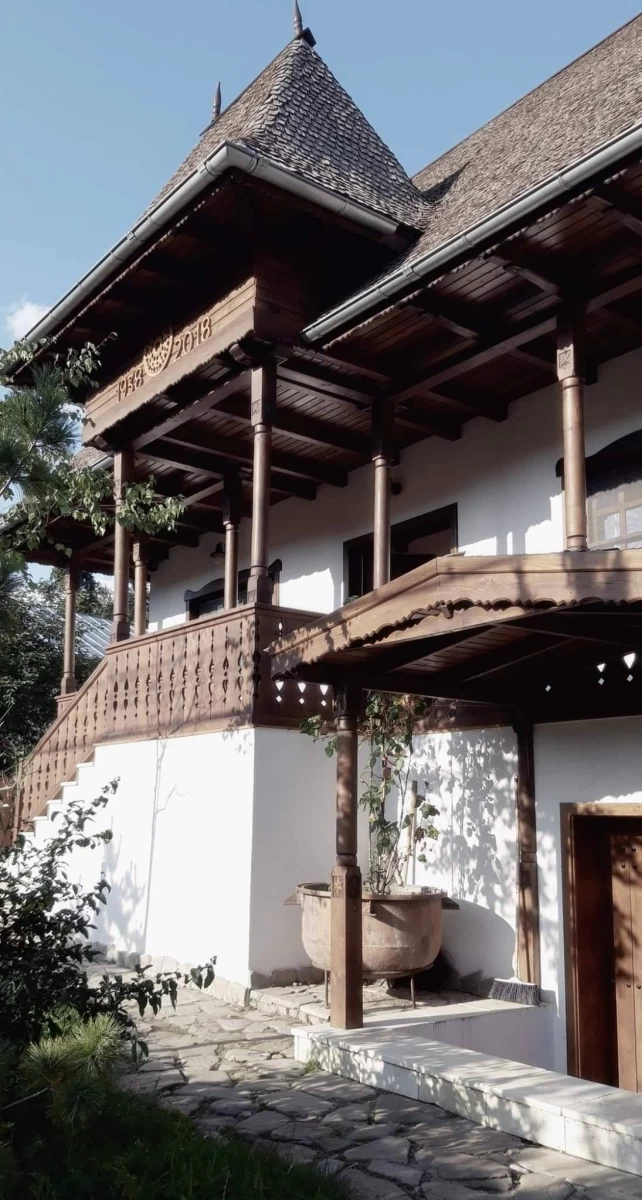 https://www.travlocals.com/uploads/0010/10174/2025/05/06/74159228-330372854490409-6690706388785561600-n.webp