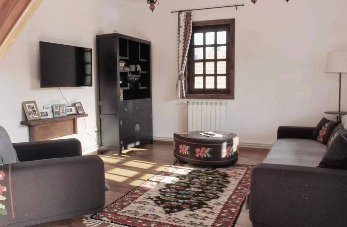 https://www.travlocals.com/uploads/0010/10174/2025/05/06/74692576-330373274490367-7422782357502951424-n.webp