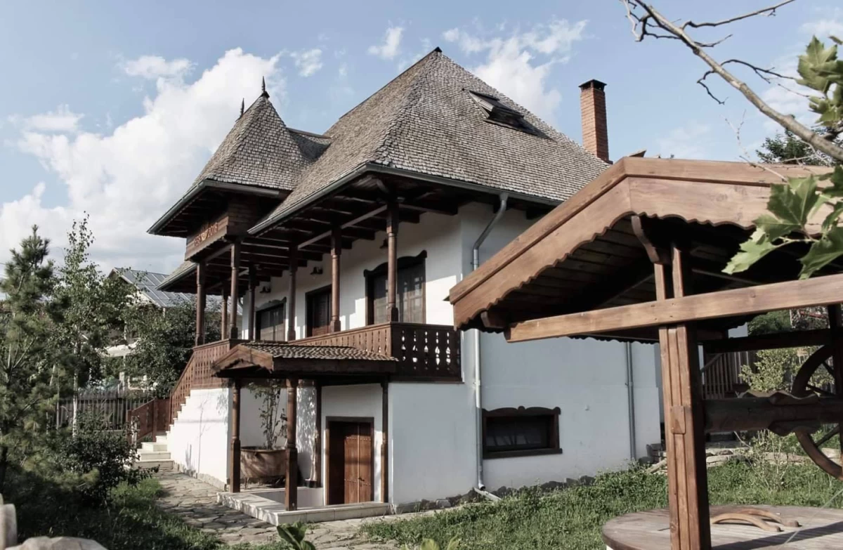 https://www.travlocals.com/uploads/0010/10174/2025/05/06/75650495-330372677823760-5095417778270109696-n.webp