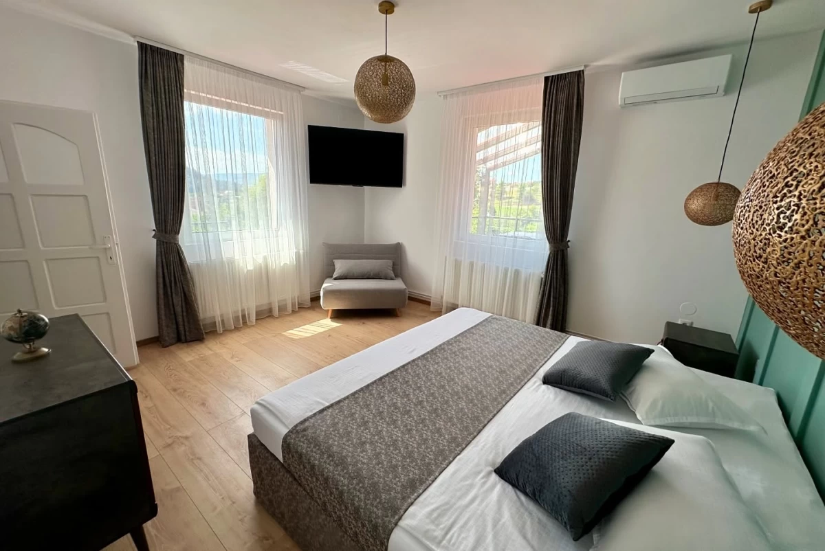 https://www.travlocals.com/uploads/0010/10180/2025/05/14/449442788-17897822343010558-3367417579443754805-n.webp