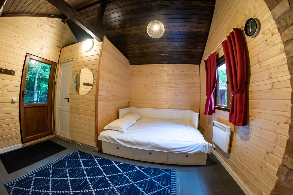 https://www.travlocals.com/uploads/0010/10184/2025/05/23/cxc-1580.webp