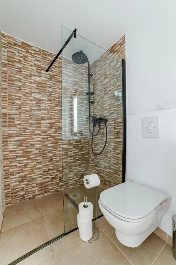 https://www.travlocals.com/uploads/0010/10187/2025/05/11/576852126.webp
