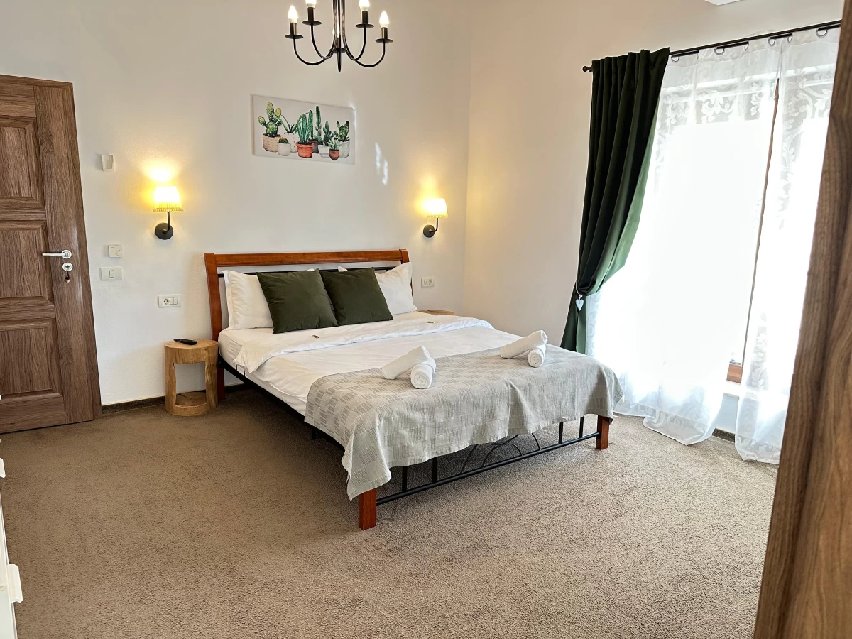 https://www.travlocals.com/uploads/0010/10189/2025/07/25/8.webp