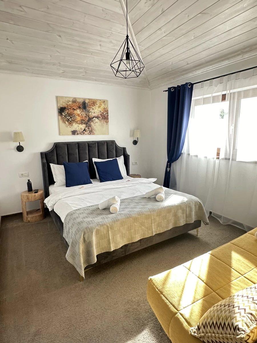 https://www.travlocals.com/uploads/0010/10189/2025/07/25/img-3644.webp