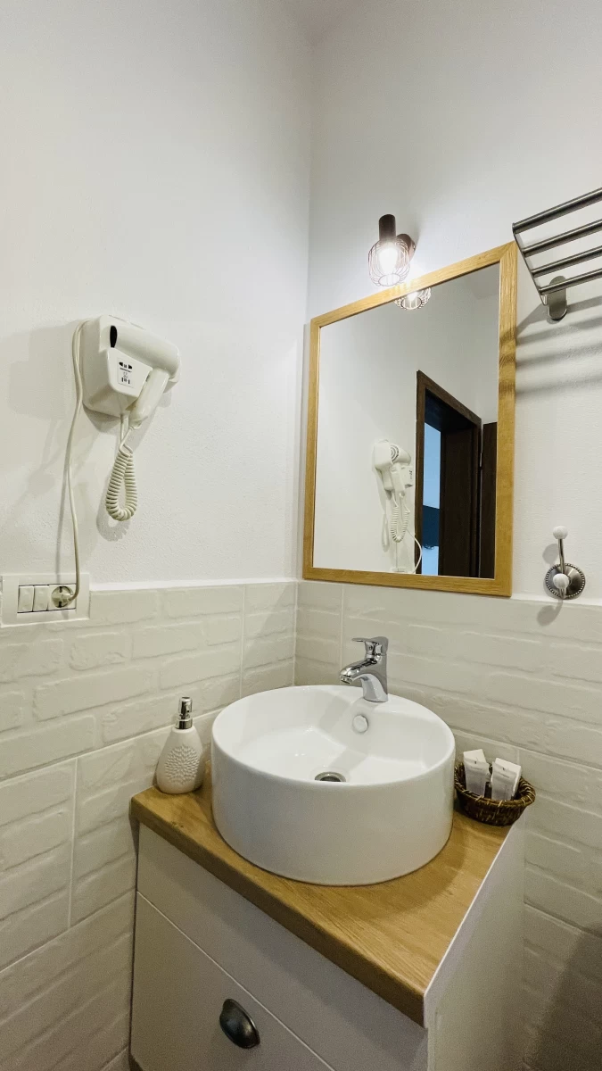 https://www.travlocals.com/uploads/0010/10189/2025/07/25/img-7317.webp