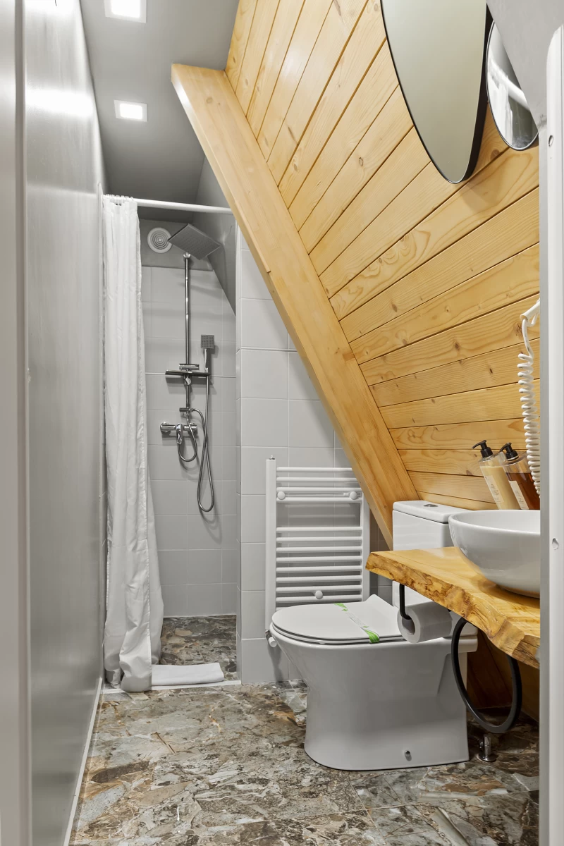 https://www.travlocals.com/uploads/0010/10200/2025/06/05/img-2880.webp