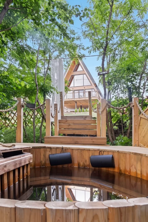 https://www.travlocals.com/uploads/0010/10200/2025/06/09/screenshot-2025-06-09-184241.webp