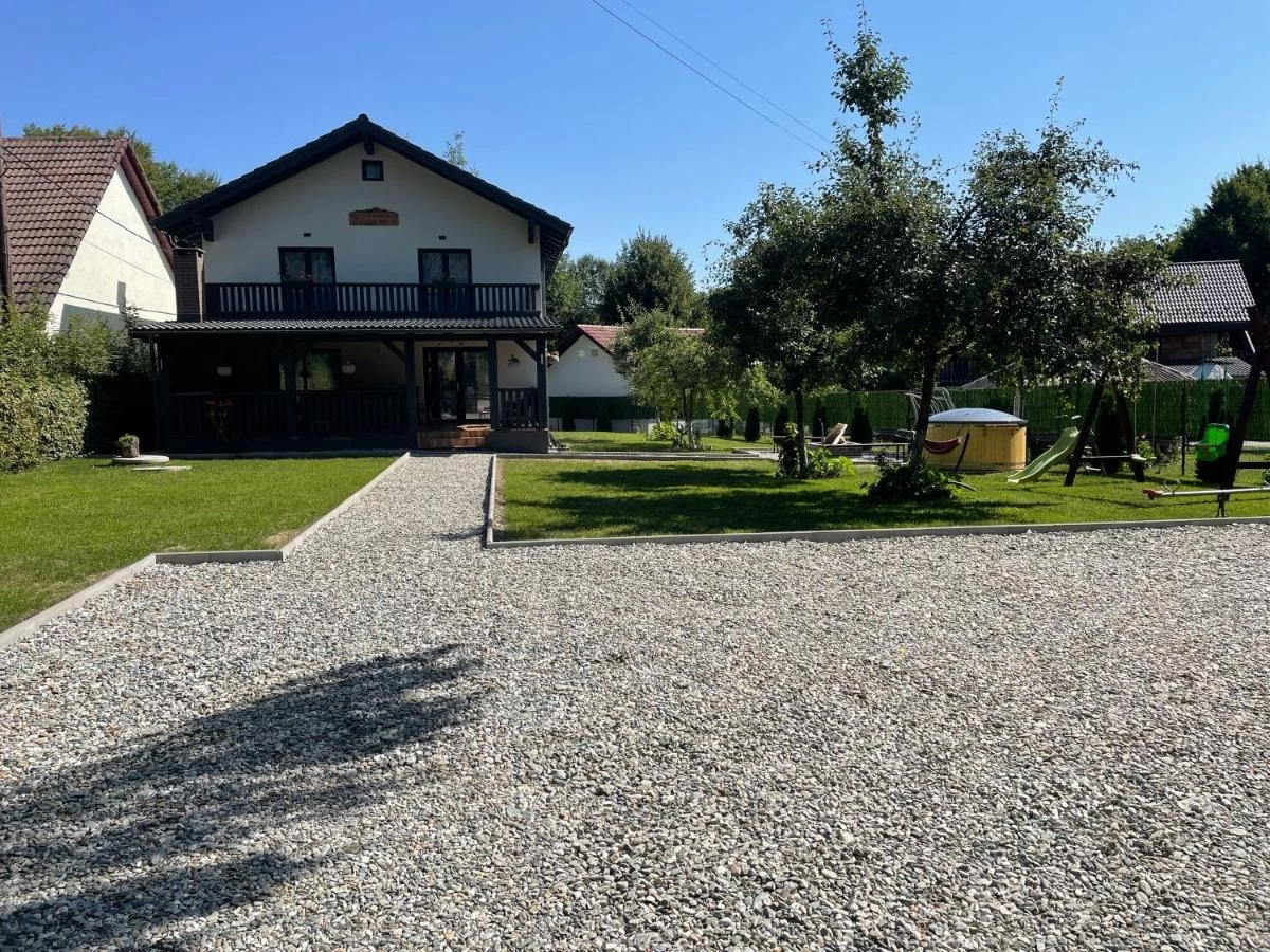 https://www.travlocals.com/uploads/0010/10205/2025/05/23/423348466.webp