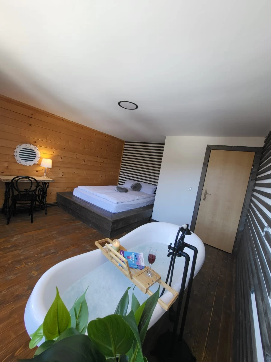 https://www.travlocals.com/uploads/0010/10214/2025/05/29/480101386-122114230472707752-6514393029904252969-n.webp