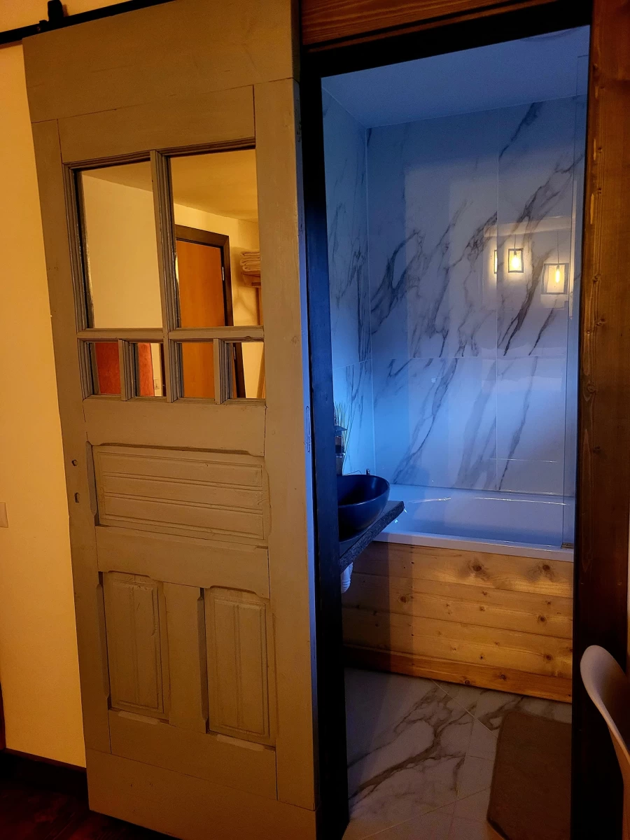 https://www.travlocals.com/uploads/0010/10214/2025/05/29/501233763-122129430014707752-3911074659126127735-n.webp