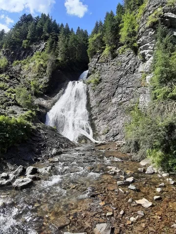 https://www.travlocals.com/uploads/0010/10214/2025/06/25/500034716-122128923236707752-7090463341075754123-n.webp