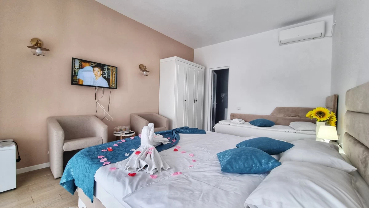 https://www.travlocals.com/uploads/0010/10216/2025/05/29/499488685-1176123914313385-5043129874707441545-n.webp