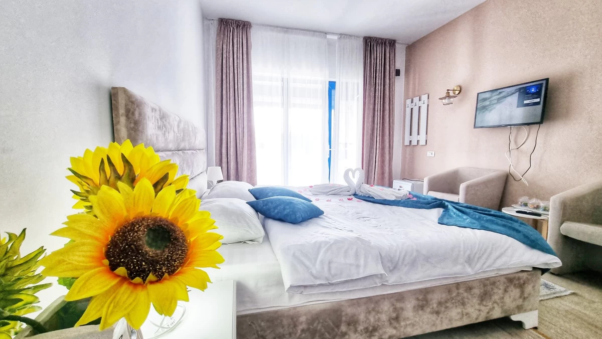 https://www.travlocals.com/uploads/0010/10216/2025/05/29/499876792-1176124034313373-2002006222785164685-n.webp